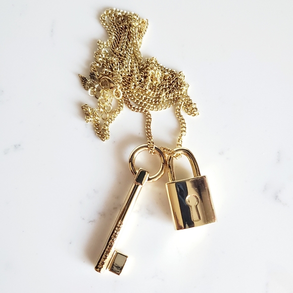 FINAL SALE ❤Victoria Secret Lock Key Long Necklace